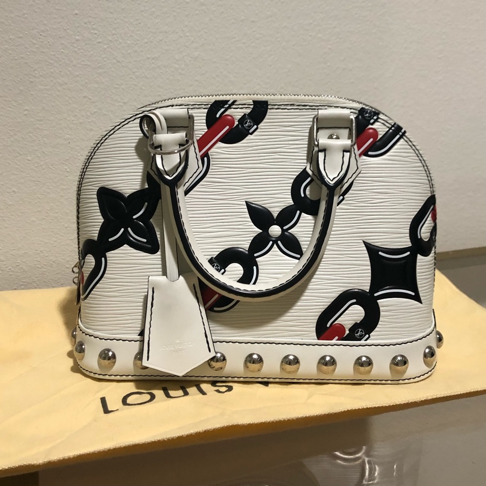 Louis Vuitton Alma BB epi Pre-loved